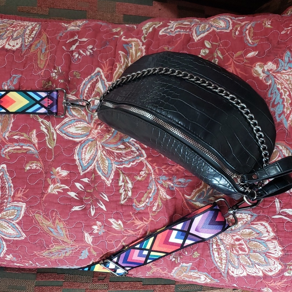 NWOT- GORGEOUS Chest/Bag Fanny Pack - Picture 3 of 5